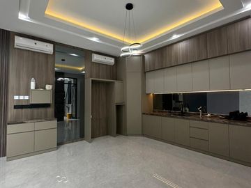 Rumah Citraland Minimalis 3 Lantai Private Lift SHM Murah
