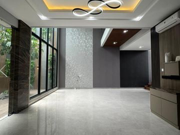 Rumah Citraland Minimalis 3 Lantai Private Lift SHM Murah