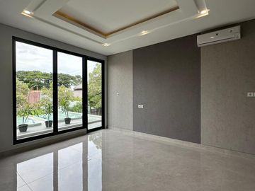 Rumah Citraland Minimalis 3 Lantai Private Lift SHM Murah