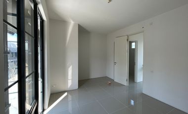 Rumah baru Gress di Amesta Living Rungkut dimensi 6x14 meter ada 3 kamar tidur, bangunan 2 lantai