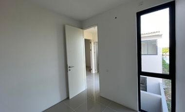 Rumah baru Gress di Amesta Living Rungkut dimensi 6x14 meter ada 3 kamar tidur, bangunan 2 lantai