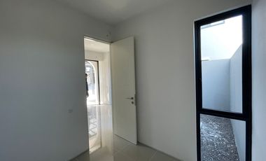 Rumah baru Gress di Amesta Living Rungkut dimensi 6x14 meter ada 3 kamar tidur, bangunan 2 lantai