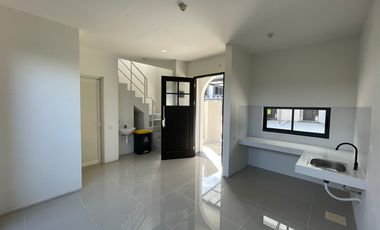 Rumah baru Gress di Amesta Living Rungkut dimensi 6x14 meter ada 3 kamar tidur, bangunan 2 lantai