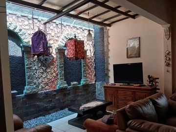 Rumah siap huni luas besar Di Golf Arcamanik Bandung