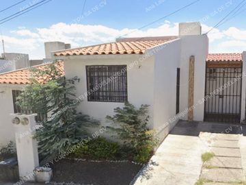 🚨 ¡LA OPORTUNIDAD QUE ESTABAS ESPERANDO! Casa Adjudicada en Villas de Santiago, Qro.
