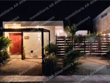 Casa 2 Niveles en Privada, Cholul al Norte de Merida, Yuc.