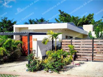 Casa 2 Niveles en Privada, Cholul al Norte de Merida, Yuc.