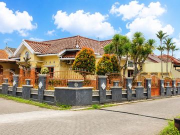 Disewakan Dijual Rumah Full Furnished Hook Luas - Taman Asri Cocok Untuk Keluarga