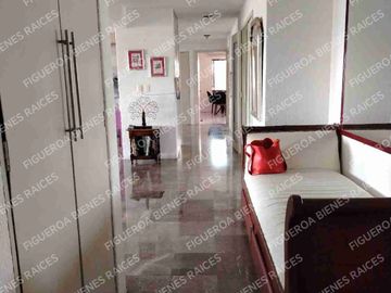 Hermoso y amplio departamento en Acapatzingo con bonita vista. C=203M2
