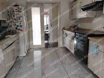 Hermoso y amplio departamento en Acapatzingo con bonita vista. C=203M2