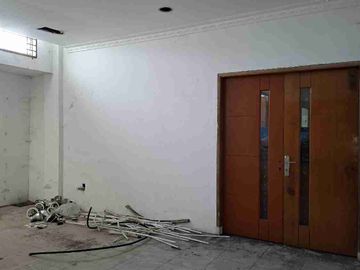 Ruko Jl Adi Sucipto Sederet Oflahertis