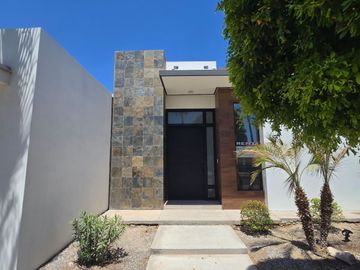 CASA DE RENTA EN UNA PLANTA EN AUREA RESIDENCIAL