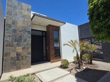 CASA DE RENTA EN UNA PLANTA EN AUREA RESIDENCIAL