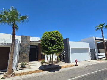 CASA DE RENTA EN UNA PLANTA EN AUREA RESIDENCIAL
