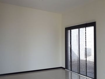 CASA DE RENTA EN UNA PLANTA EN AUREA RESIDENCIAL