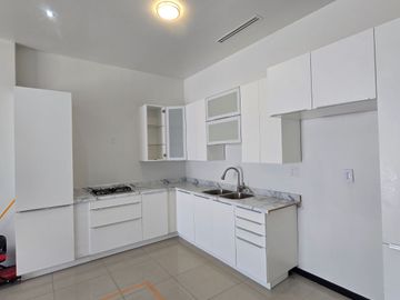 CASA DE RENTA EN UNA PLANTA EN AUREA RESIDENCIAL