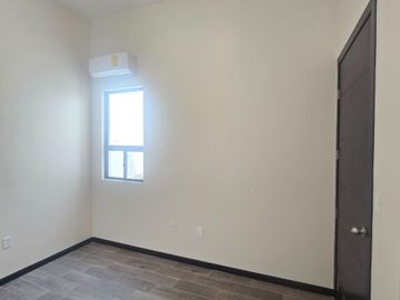 CASA DE RENTA EN UNA PLANTA EN AUREA RESIDENCIAL