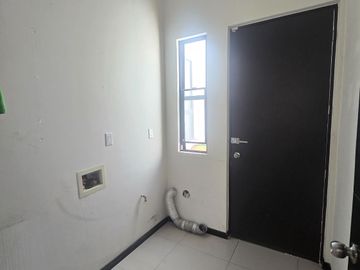 CASA DE RENTA EN UNA PLANTA EN AUREA RESIDENCIAL