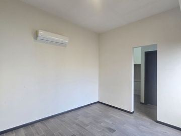 CASA DE RENTA EN UNA PLANTA EN AUREA RESIDENCIAL