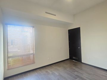 CASA DE RENTA EN UNA PLANTA EN AUREA RESIDENCIAL