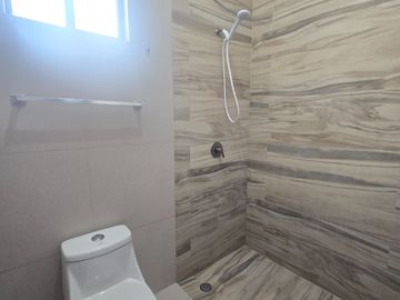 CASA DE RENTA EN UNA PLANTA EN AUREA RESIDENCIAL