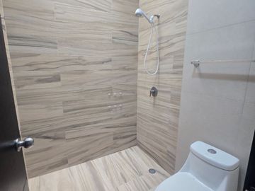 CASA DE RENTA EN UNA PLANTA EN AUREA RESIDENCIAL
