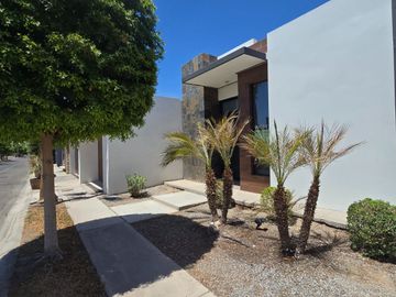 CASA DE RENTA EN UNA PLANTA EN AUREA RESIDENCIAL