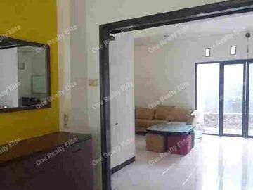 Rumah 2 Lantai Di Kota Baru Parahyangan
