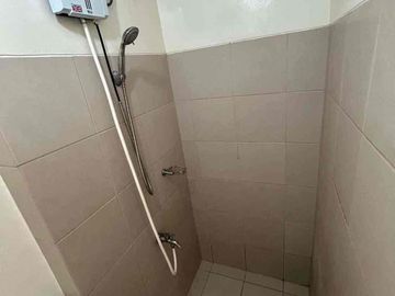 FOR RENT BARE UNIT AT 878 ESPAÑA
