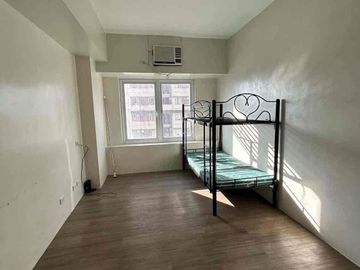 FOR RENT BARE UNIT AT 878 ESPAÑA