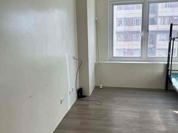 FOR RENT BARE UNIT AT 878 ESPAÑA