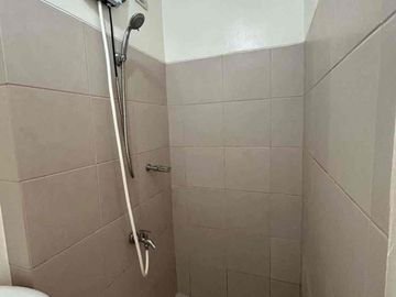 FOR RENT BARE UNIT AT 878 ESPAÑA