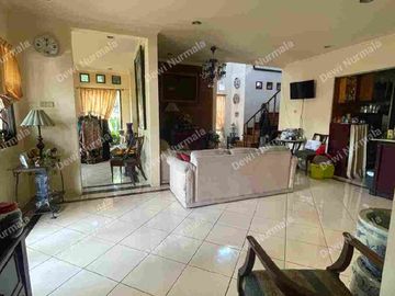 rumah luas bangunan kokoh jl tarumanegara Cirendeu