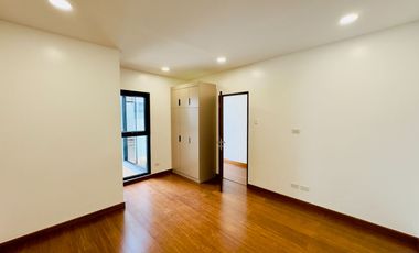 5 Bedroom Brand New 3Storey Triplex Townhouse for Sale in Teachers Village, Quezon City