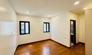 5 Bedroom Brand New 3Storey Triplex Townhouse for Sale in Teachers Village, Quezon City