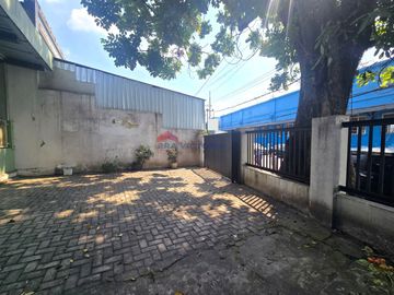 Bangunan Usaha Dekat Kampung Warna Warni Cocok Guest House dan Cafe