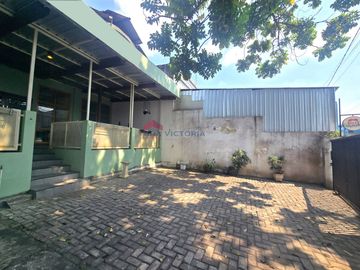 Bangunan Usaha Dekat Kampung Warna Warni Cocok Guest House dan Cafe
