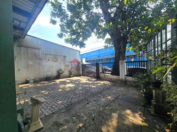 Bangunan Usaha Dekat Kampung Warna Warni Cocok Guest House dan Cafe