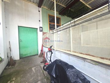 Bangunan Usaha Dekat Kampung Warna Warni Cocok Guest House dan Cafe