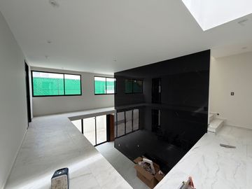 RESIDENCIA EN VENTA EN PACHUCA ARBOLEDAS DE SAN JAVIER EN ESQUINA, 4 RECÁMARAS, CON RECÁMARA EN PLANTA BAJA, ROOF
