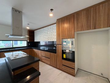 RESIDENCIA EN VENTA EN PACHUCA ARBOLEDAS DE SAN JAVIER EN ESQUINA, 4 RECÁMARAS, CON RECÁMARA EN PLANTA BAJA, ROOF
