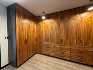 RESIDENCIA EN VENTA EN PACHUCA ARBOLEDAS DE SAN JAVIER EN ESQUINA, 4 RECÁMARAS, CON RECÁMARA EN PLANTA BAJA, ROOF