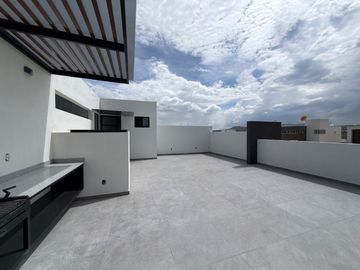 RESIDENCIA EN VENTA EN PACHUCA ARBOLEDAS DE SAN JAVIER EN ESQUINA, 4 RECÁMARAS, CON RECÁMARA EN PLANTA BAJA, ROOF
