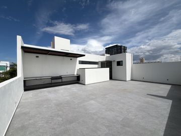 RESIDENCIA EN VENTA EN PACHUCA ARBOLEDAS DE SAN JAVIER EN ESQUINA, 4 RECÁMARAS, CON RECÁMARA EN PLANTA BAJA, ROOF