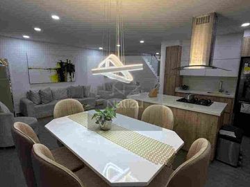 Casa en urbanización cerrada con 4 habitaciones