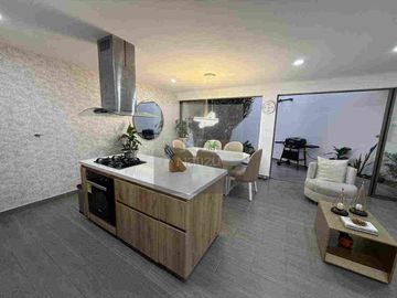 Casa en urbanización cerrada con 4 habitaciones
