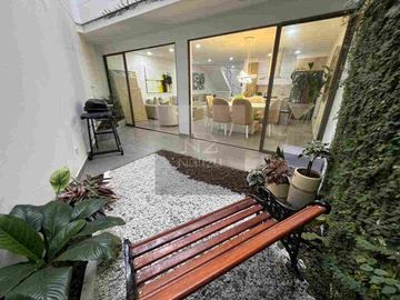 Casa en urbanización cerrada con 4 habitaciones