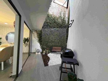 Casa en urbanización cerrada con 4 habitaciones
