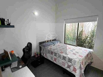 Casa en urbanización cerrada con 4 habitaciones