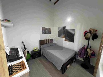 Casa en urbanización cerrada con 4 habitaciones